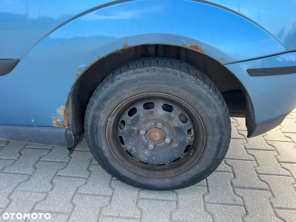Ford Focus 1.4 Ambiente - 9