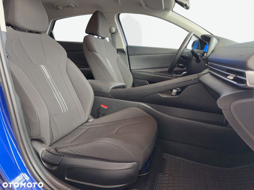 Hyundai Elantra - 18