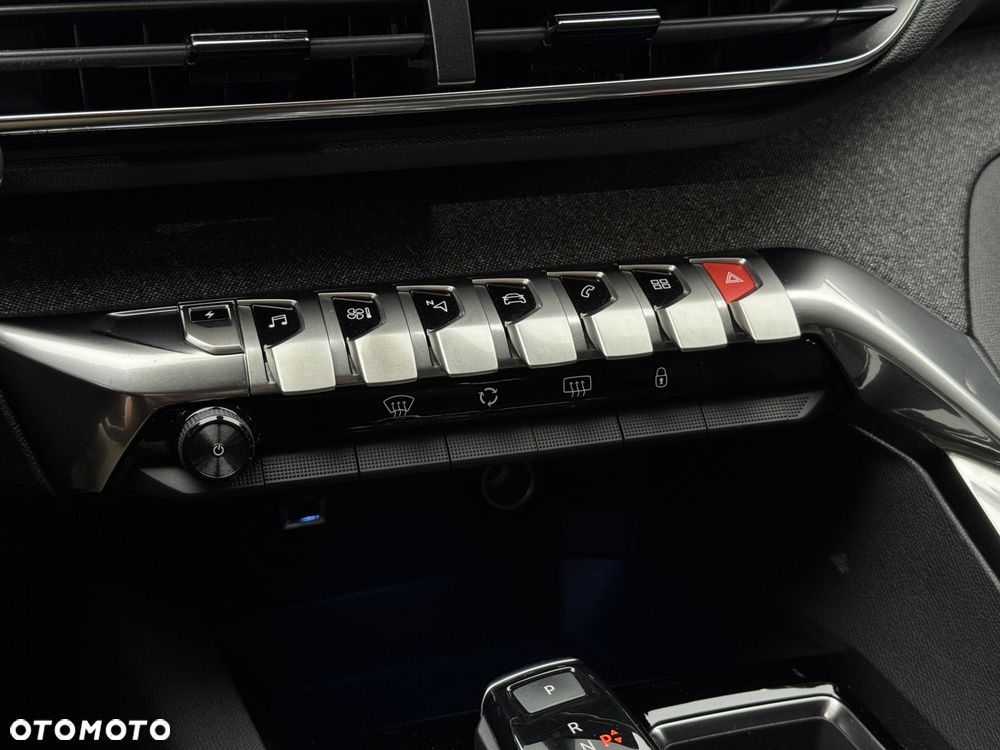 Peugeot 3008 1.6 PureTech Hybrid PHEV Allure S&S EAT8 - 27