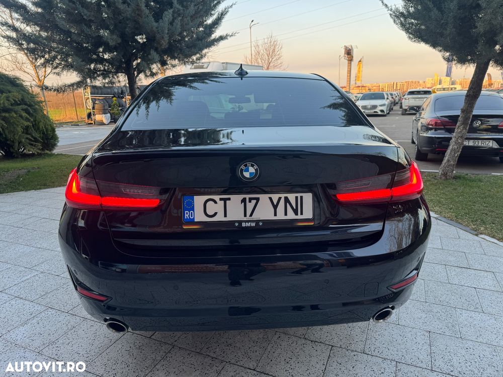 BMW Seria 3 320i Aut. Luxury Line - 26