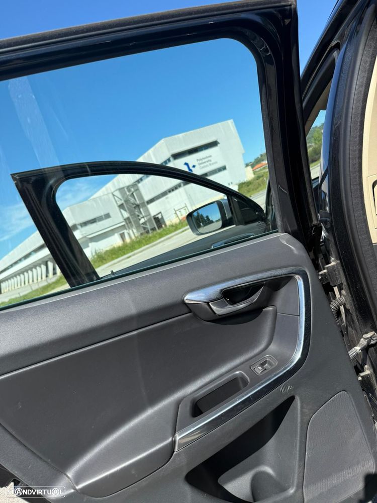 Volvo XC 60 2.4 D5 R-Design AWD Geartronic - 5