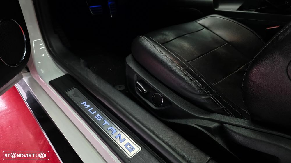 Ford Mustang Cabrio 2.3 Eco Boost - 11