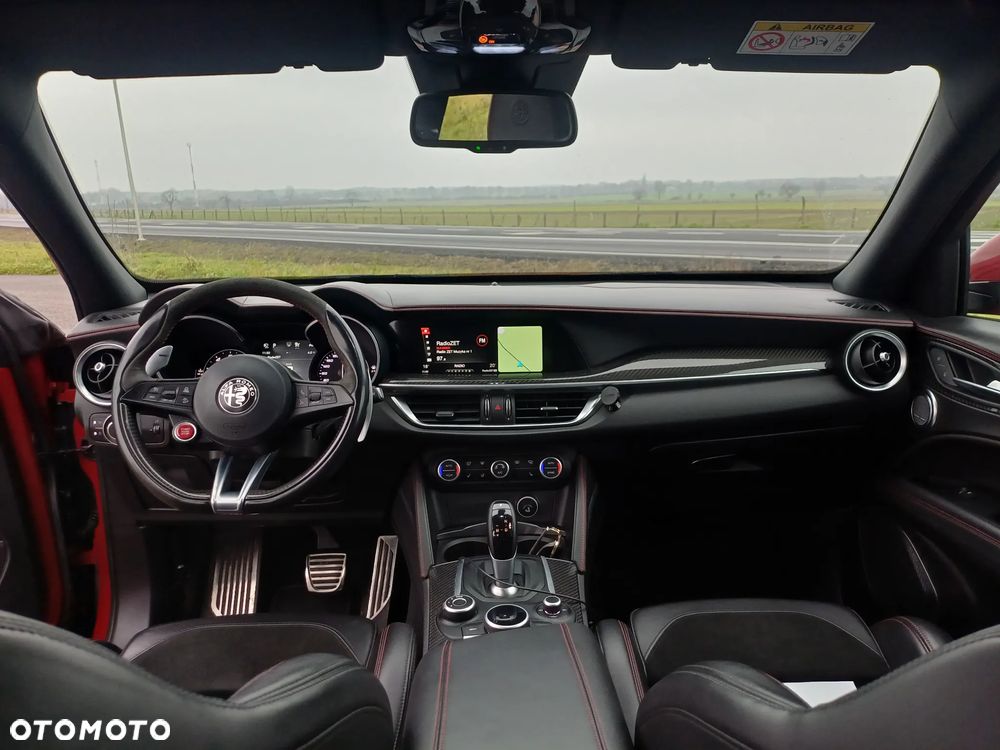 Alfa Romeo Stelvio V6 2.9 Bi-Turbo AT8-Q4 Quadrifoglio - 27
