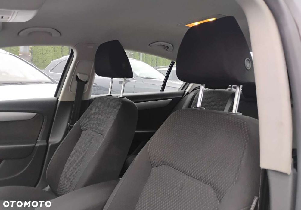 Volkswagen Passat - 9
