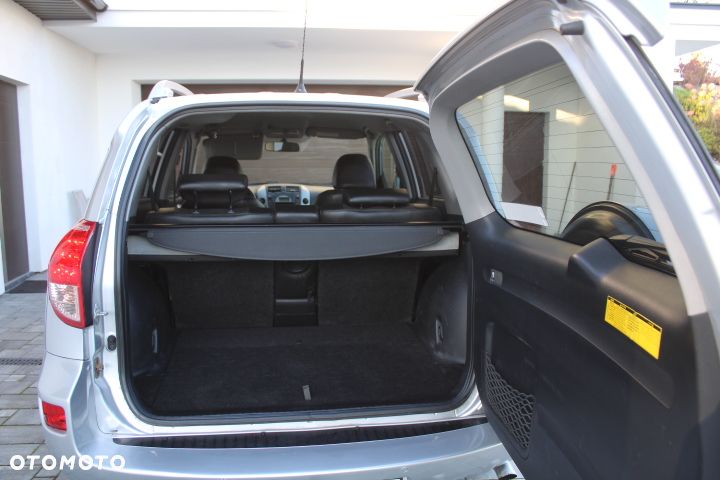 Toyota RAV4 2.2 D-4D 4x4 - 36