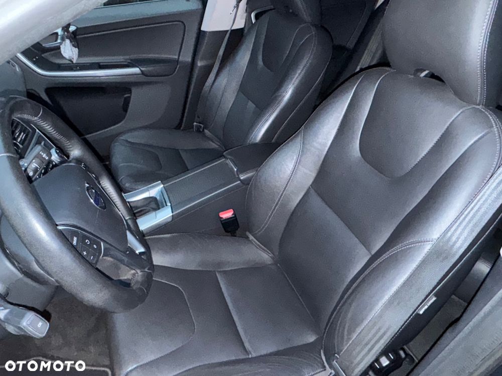 Volvo XC 60 D3 Drive-E Momentum - 11