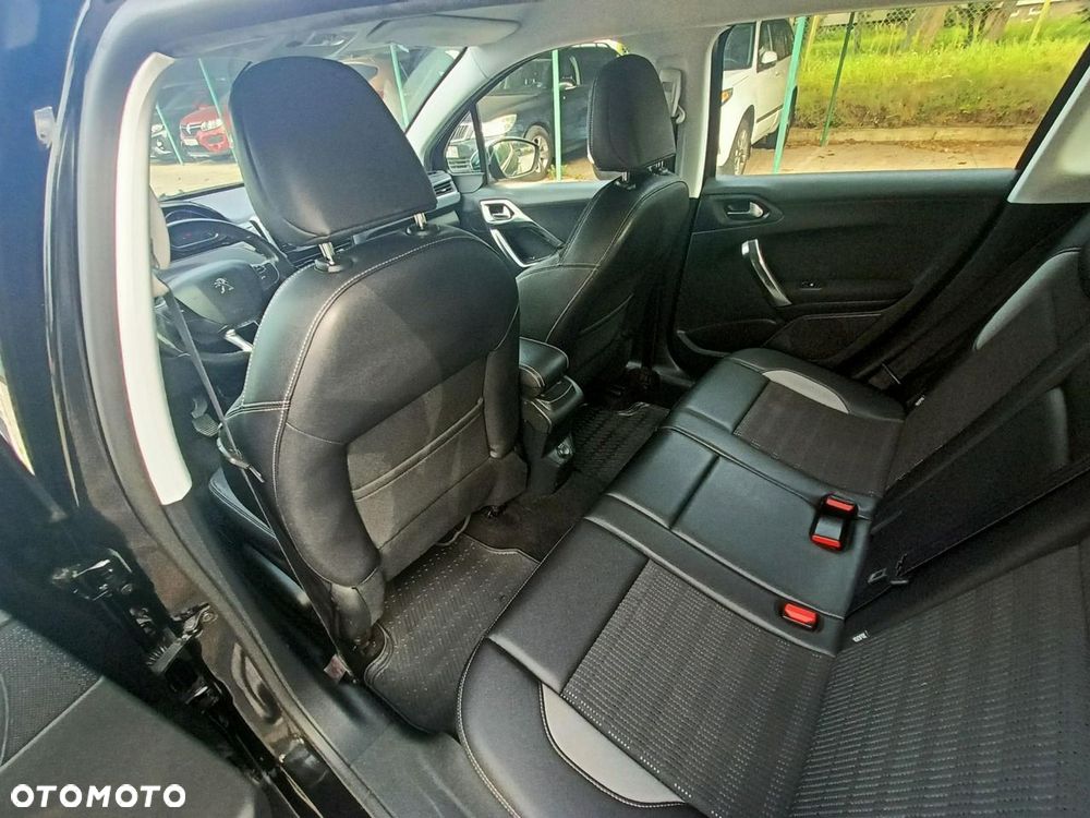 Peugeot 2008 1.6 e-HDi Allure S&S - 32