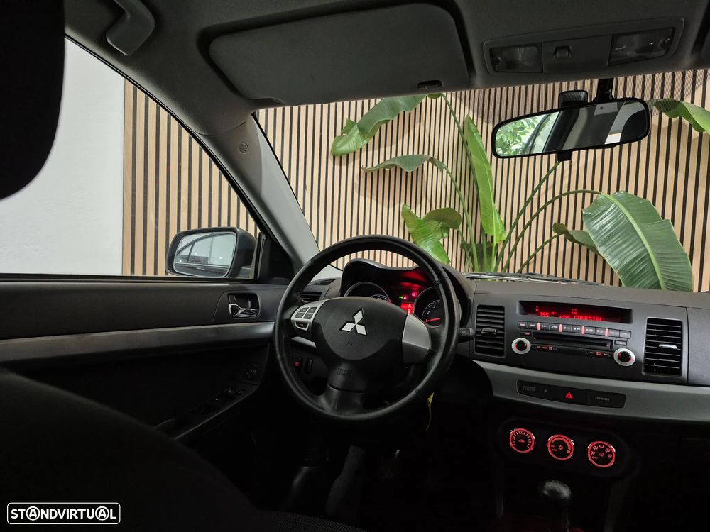 Mitsubishi Lancer 1.5 Inform - 12