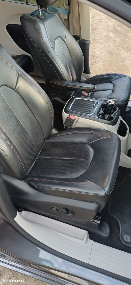 Chrysler Pacifica - 10