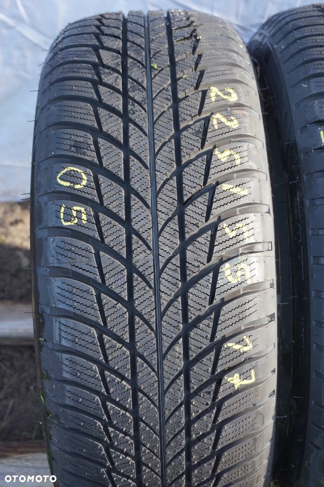 225 55 17 Bridgestone driveguard run flat  demo - 2