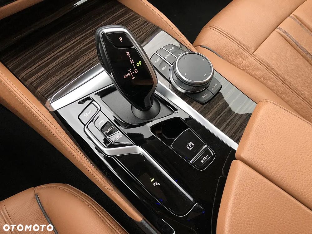 BMW Seria 5 520i GPF Luxury Line sport - 20