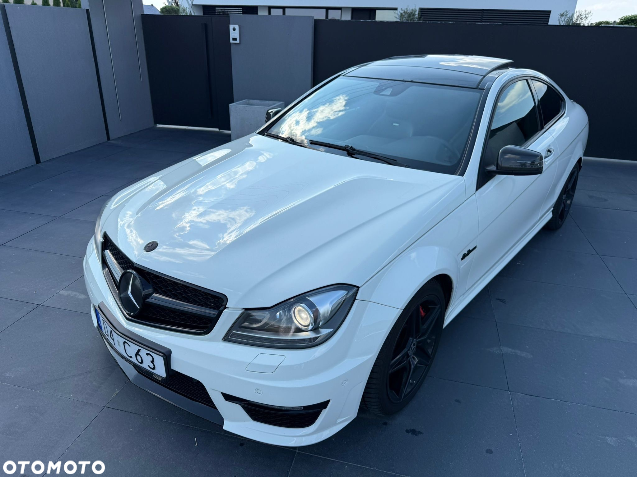 Mercedes-Benz Klasa C 63 AMG Coupe AMG SPEEDSHIFT MCT AMG Performance Package - 4