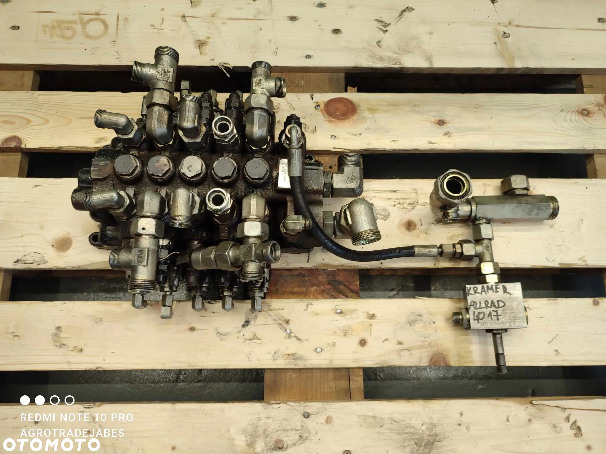 Rozdzielacz hydrauliczny Kramer Allrad 4017 (1000142889 HUSCO) - 2