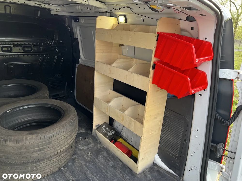 Ford Transit Connect - 9