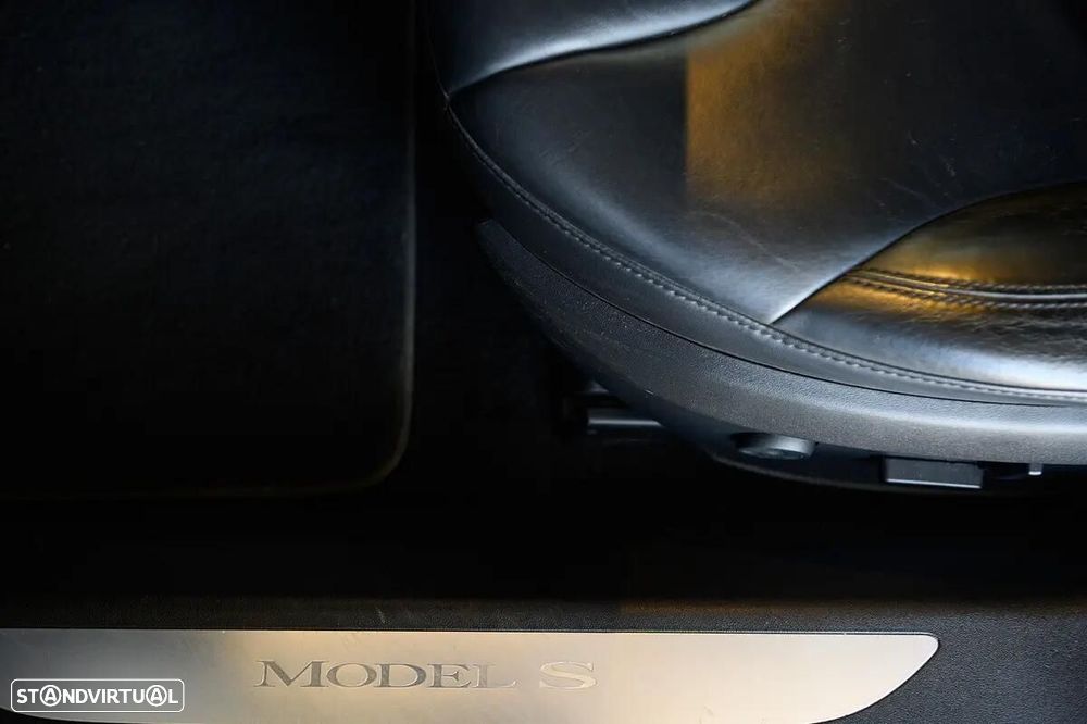 Tesla Model S - 28