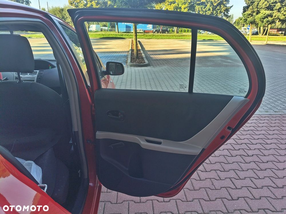 Toyota Yaris 1.0 VVT-i Team - 17