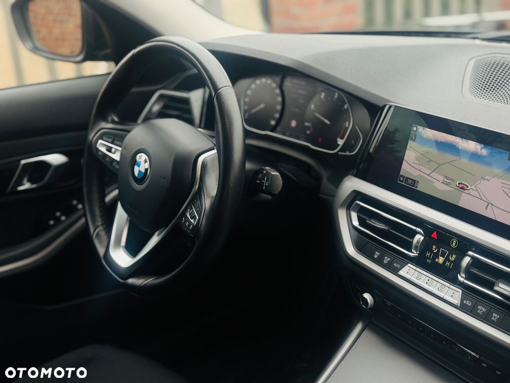 BMW Seria 3 320d Sport Line Shadow - 22