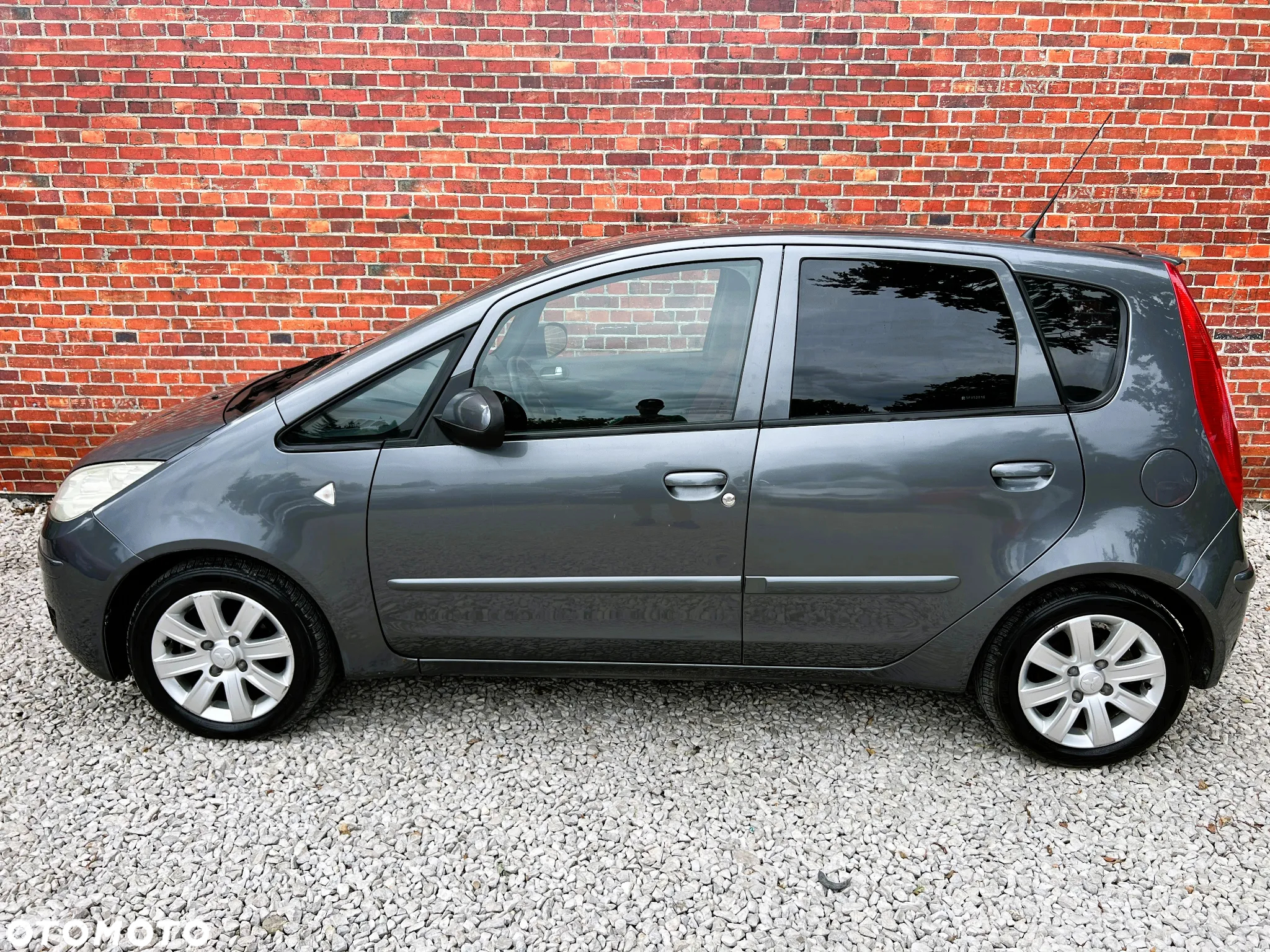 Mitsubishi Colt - 37