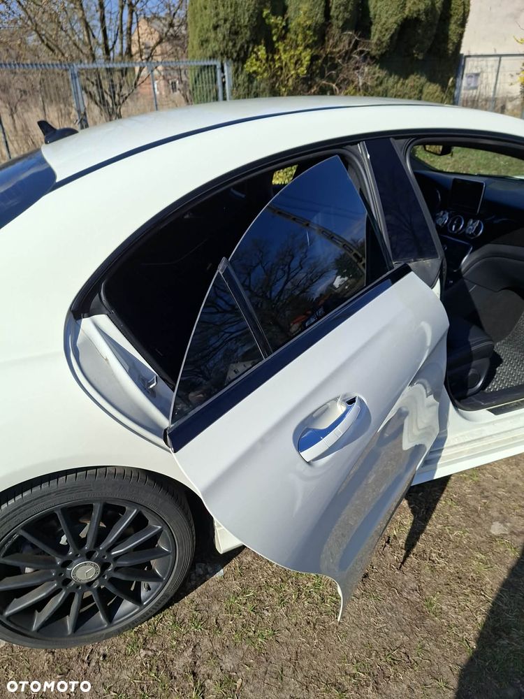 Mercedes-Benz CLA 250 7G-DCT UrbanStyle Edition - 12