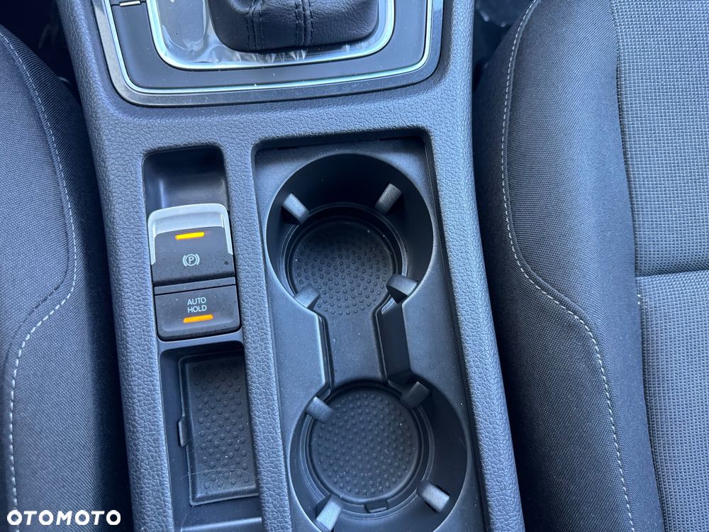 Volkswagen Golf - 22