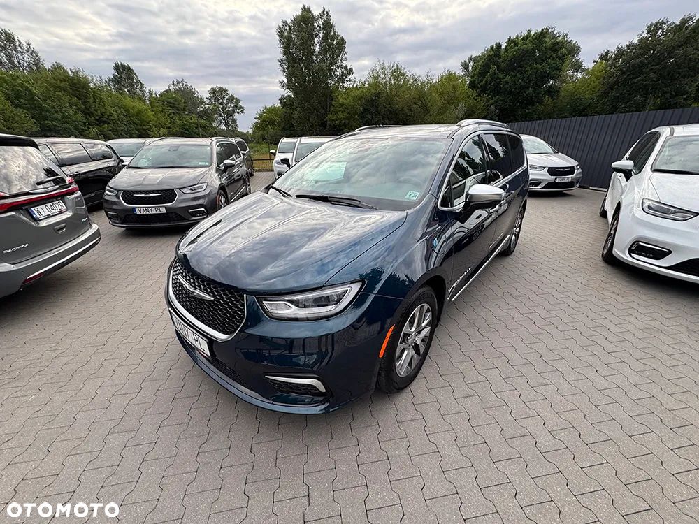 Chrysler Pacifica - 8