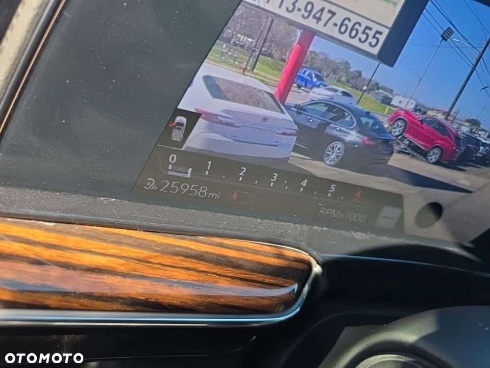 Cadillac Escalade - 11