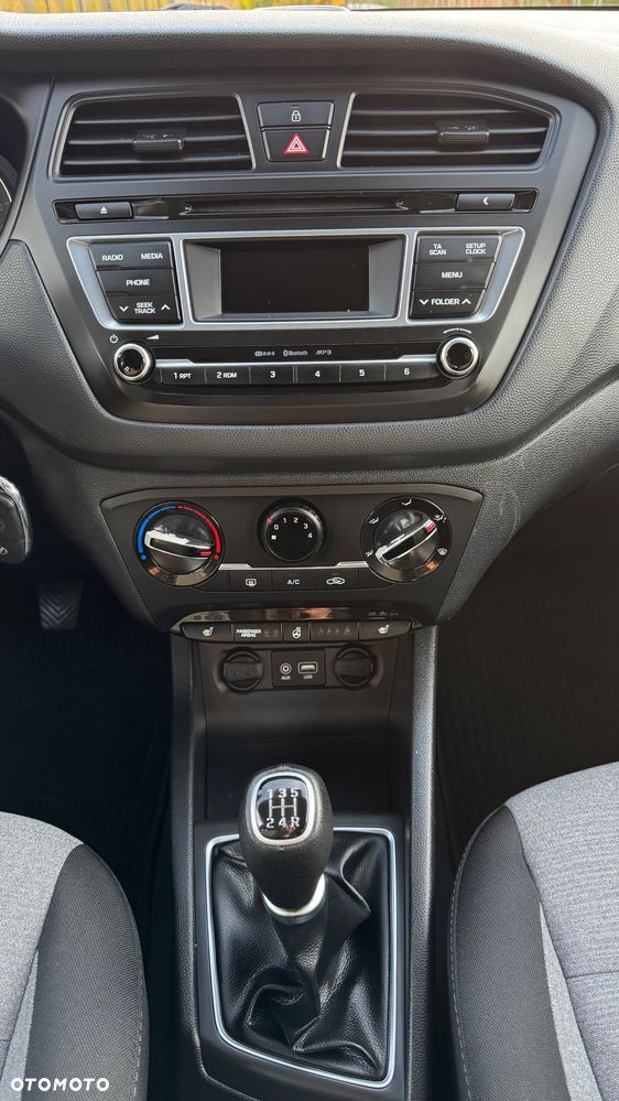 Hyundai i20 blue 1.2 Trend - 24