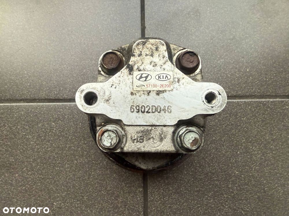 POMPA WSPOMAGANIA 2.0 CRDI KIA HYUNDAI 57100-2E200 - 1