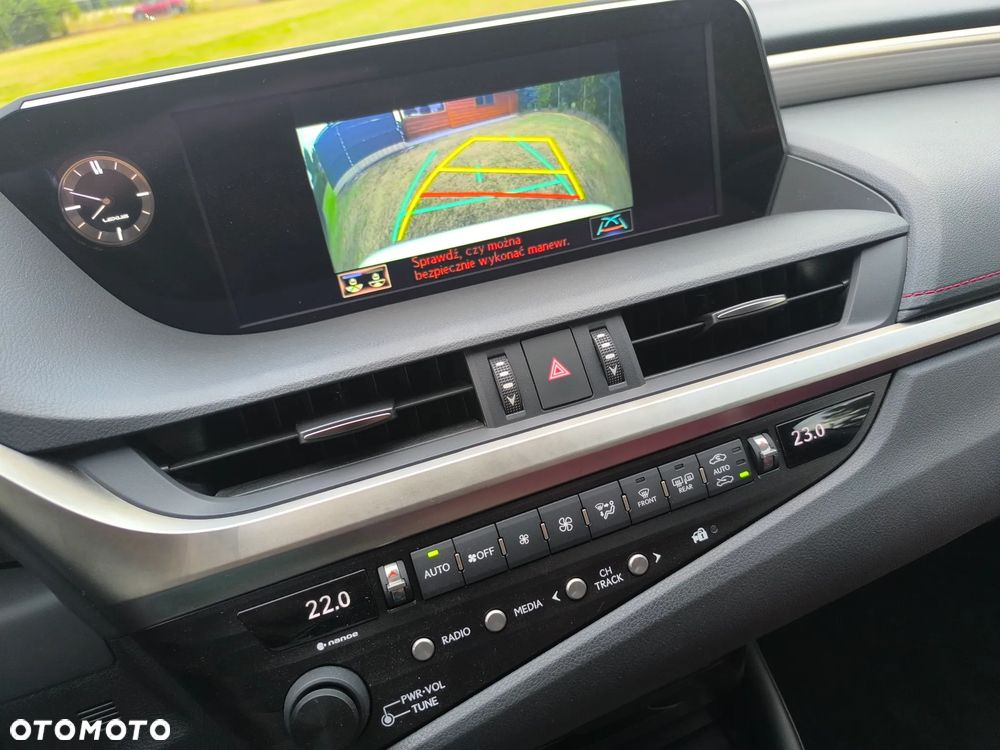 Lexus ES 300h F Sport Edition - 15