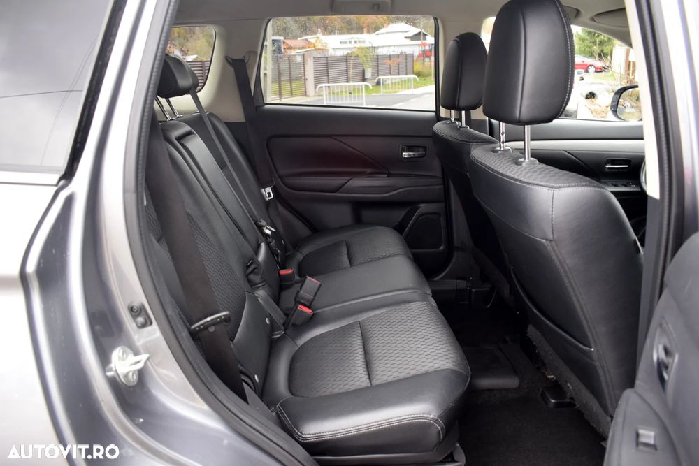 Mitsubishi Outlander 2.0 4WD Plug-In Hybrid Top - 10