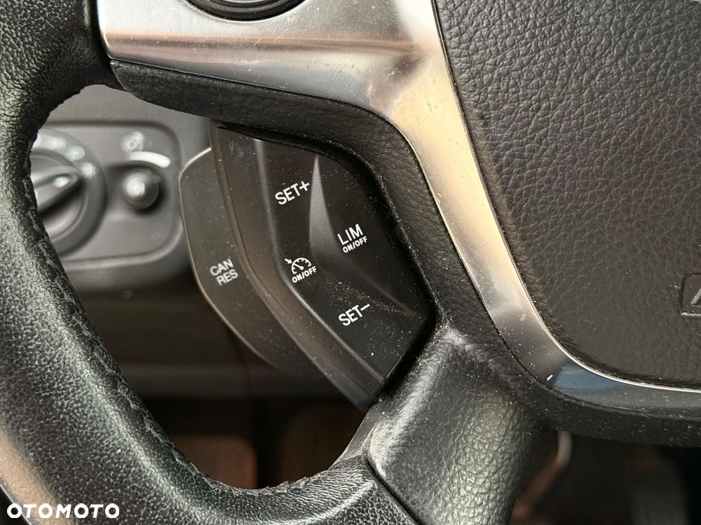Ford Kuga - 10