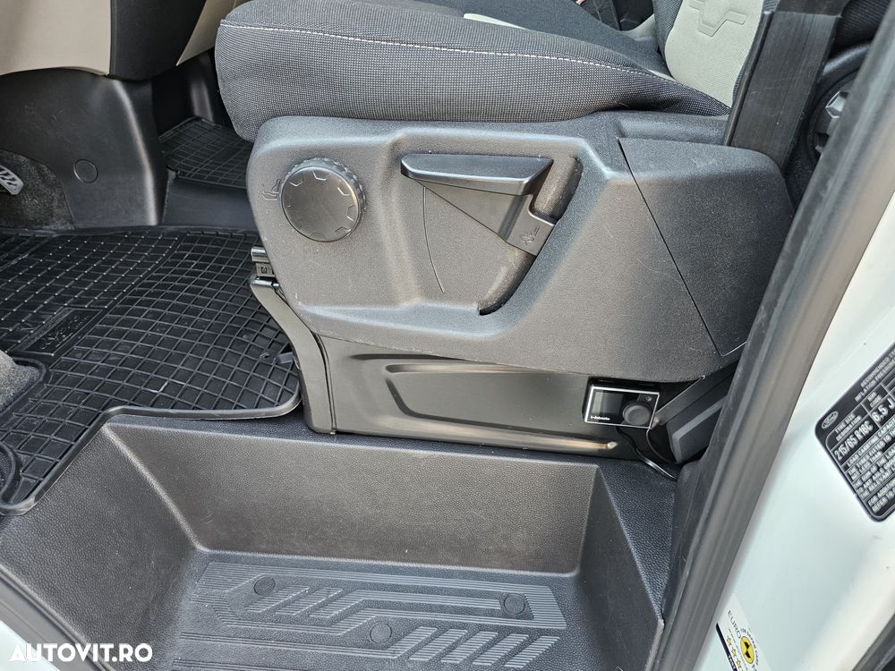 Ford Tourneo Custom - 24