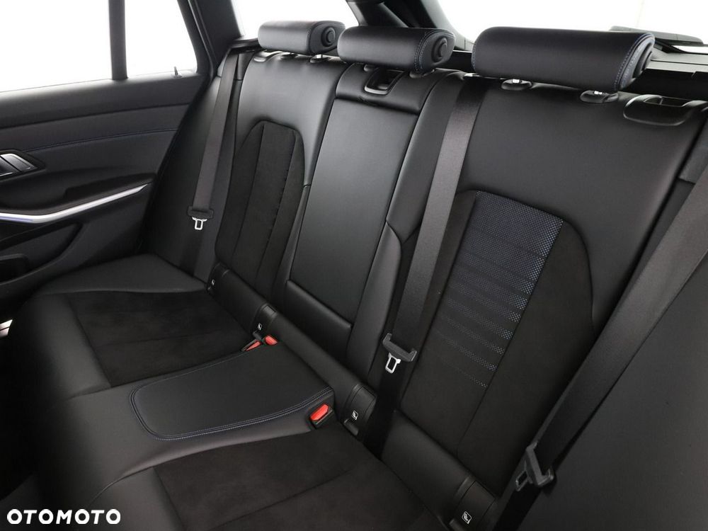 BMW Seria 3 320d xDrive mHEV M Sport - 18