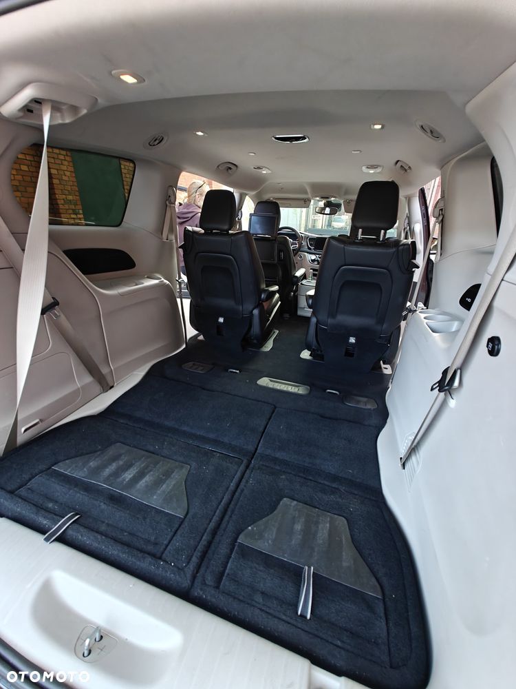 Chrysler Pacifica - 22