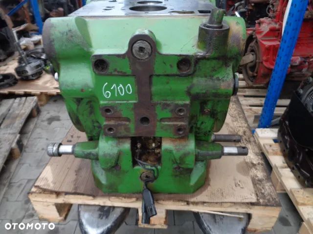 Obudowa tylnego mostu John Deere 6100 - 5