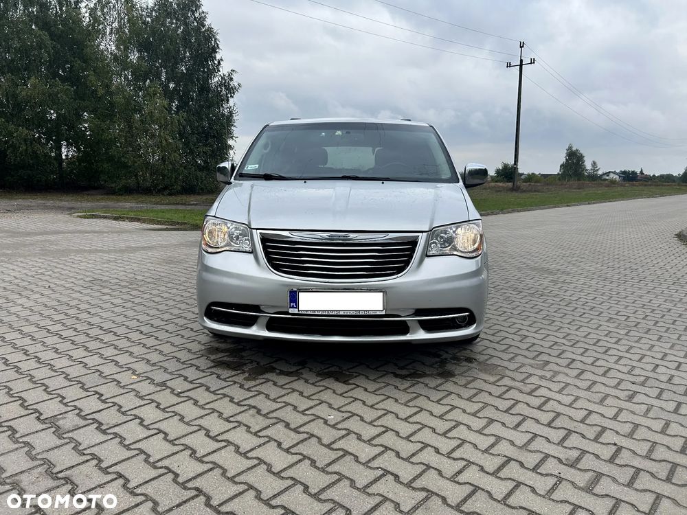 Chrysler Town & Country 3.6 Limited - 13