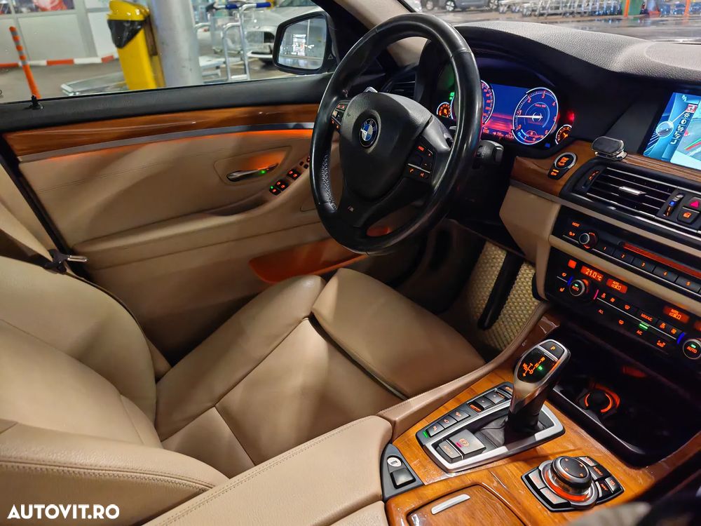 BMW Seria 5 525d xDrive AT - 12