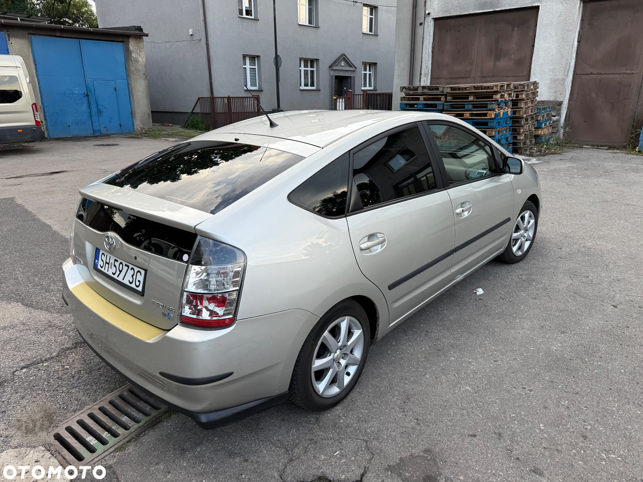 Toyota Prius (Hybrid) Executive - 4