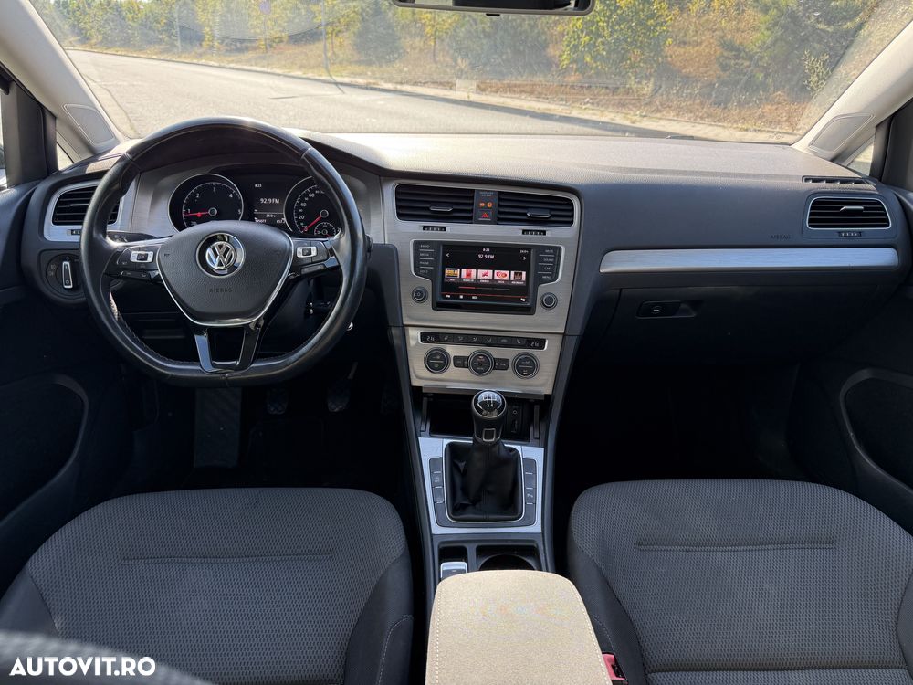 Volkswagen Golf - 11