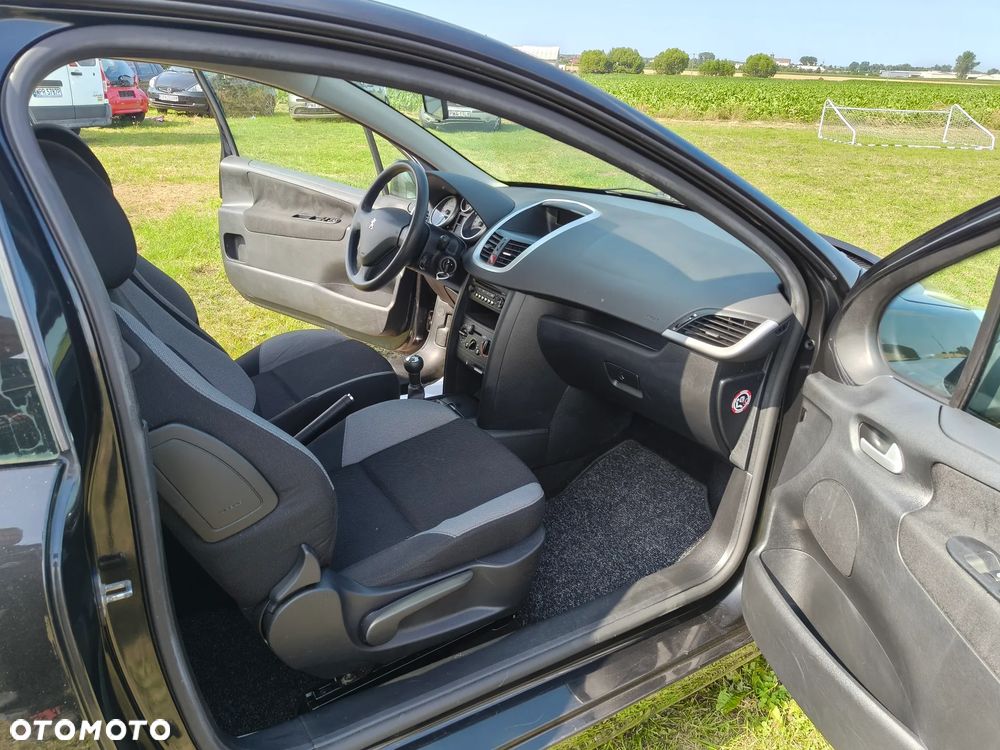 Peugeot 207 1.4 16V Trendy - 21