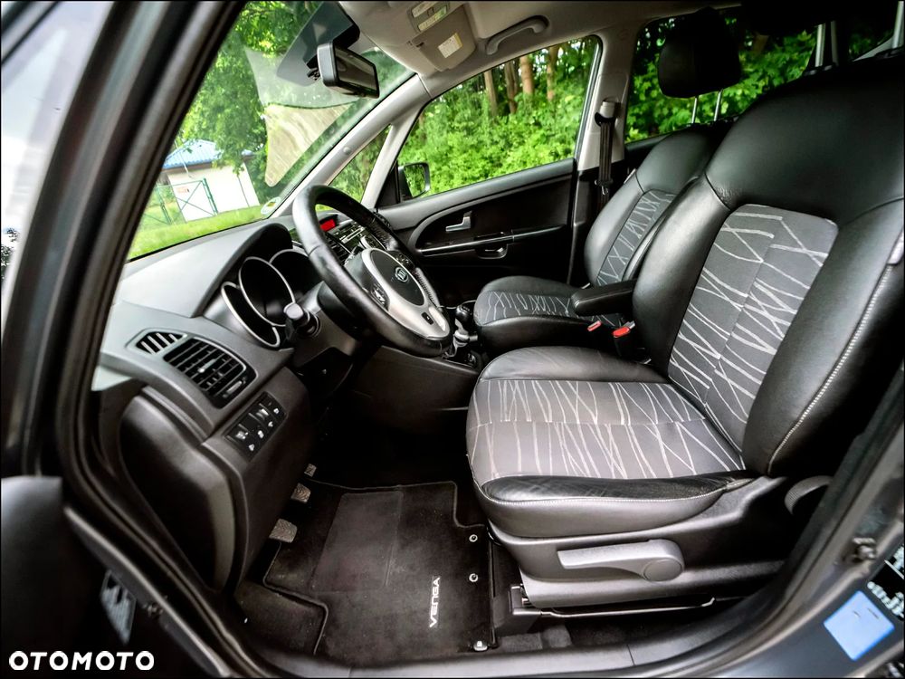 Kia Venga - 18