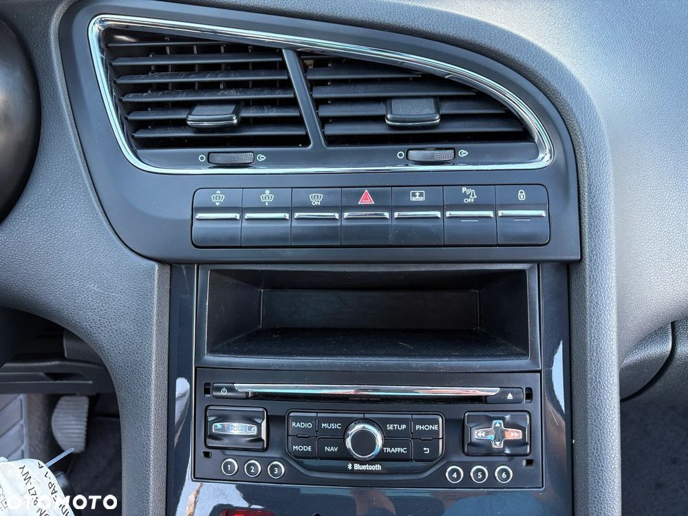 Peugeot 5008 HDI FAP 150 Allure - 19