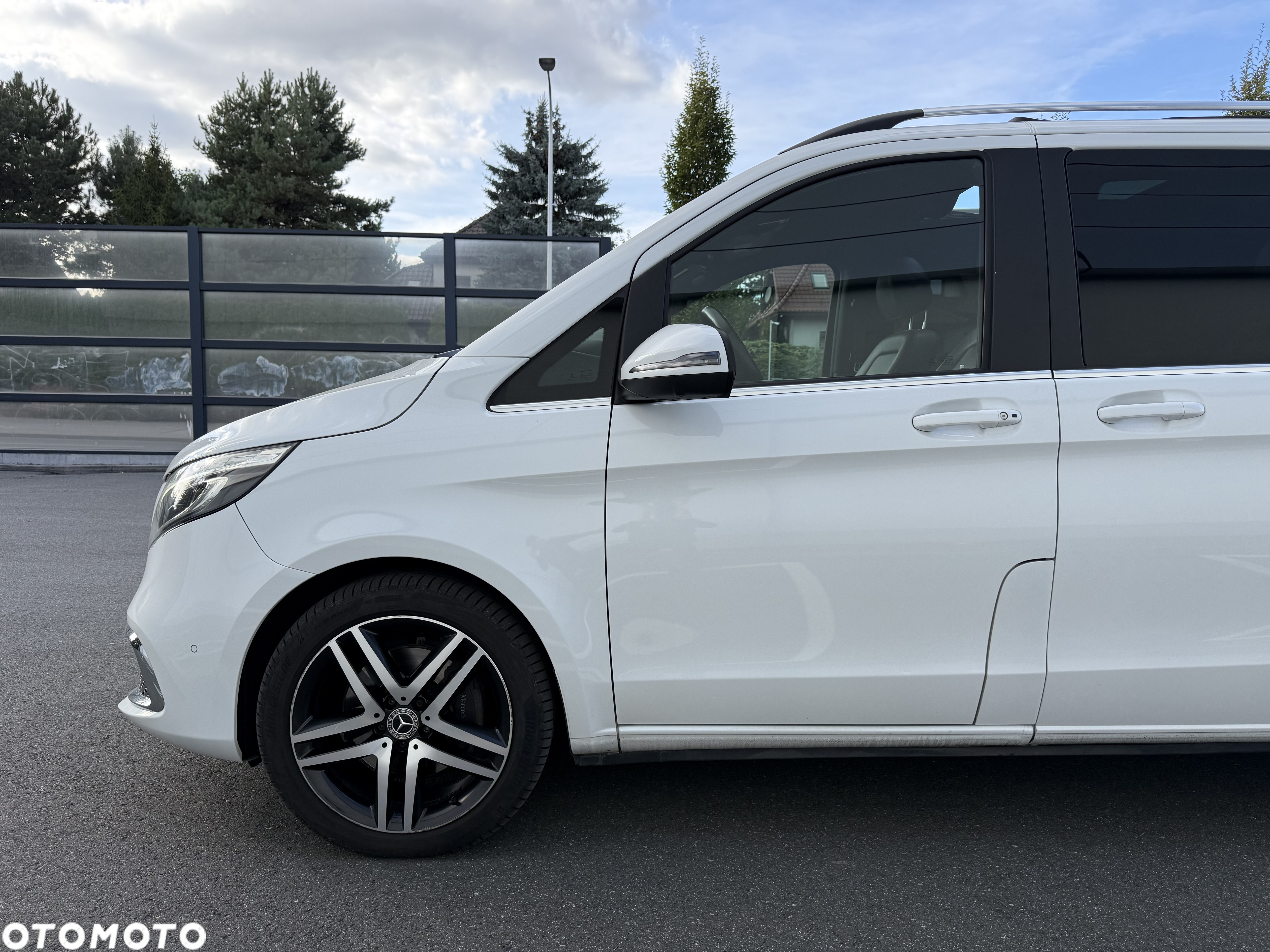 Mercedes-Benz Klasa V 300 d 4-Matic 9G-Tronic - 8