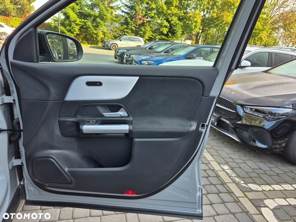 Mercedes-Benz GLA 200 AMG Line - 32