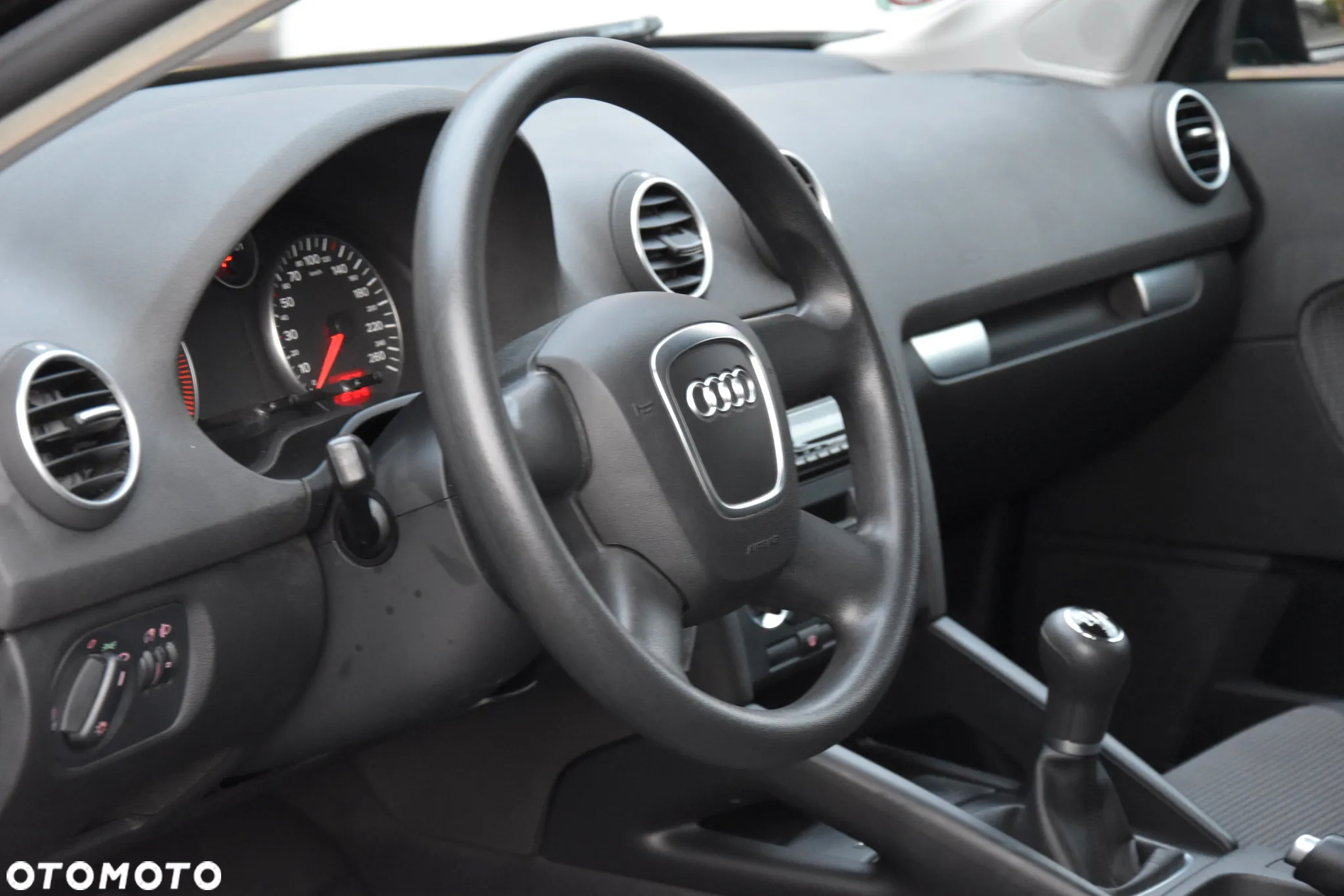 Audi A3 1.6 Sportback Ambiente - 18