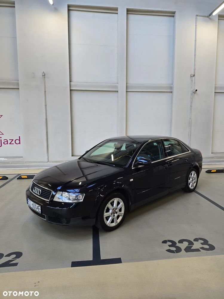 Audi A4 Limousine - 1