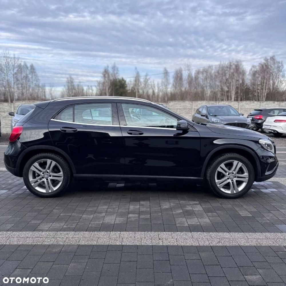 Mercedes-Benz GLA - 16