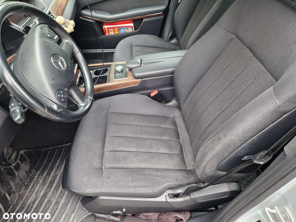 Mercedes-Benz Klasa E 220 CDI DPF BlueEFFICIENCY 7G-TRONIC Elegance - 31