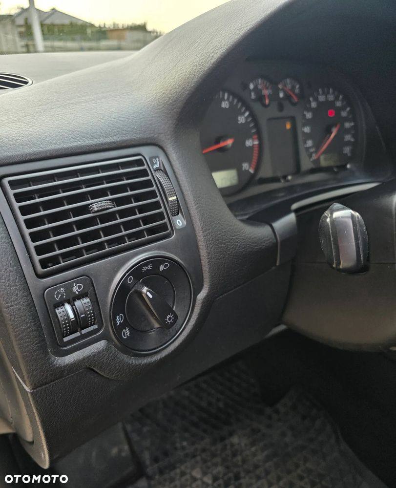 Volkswagen Golf 1.4 Comfortline - 14