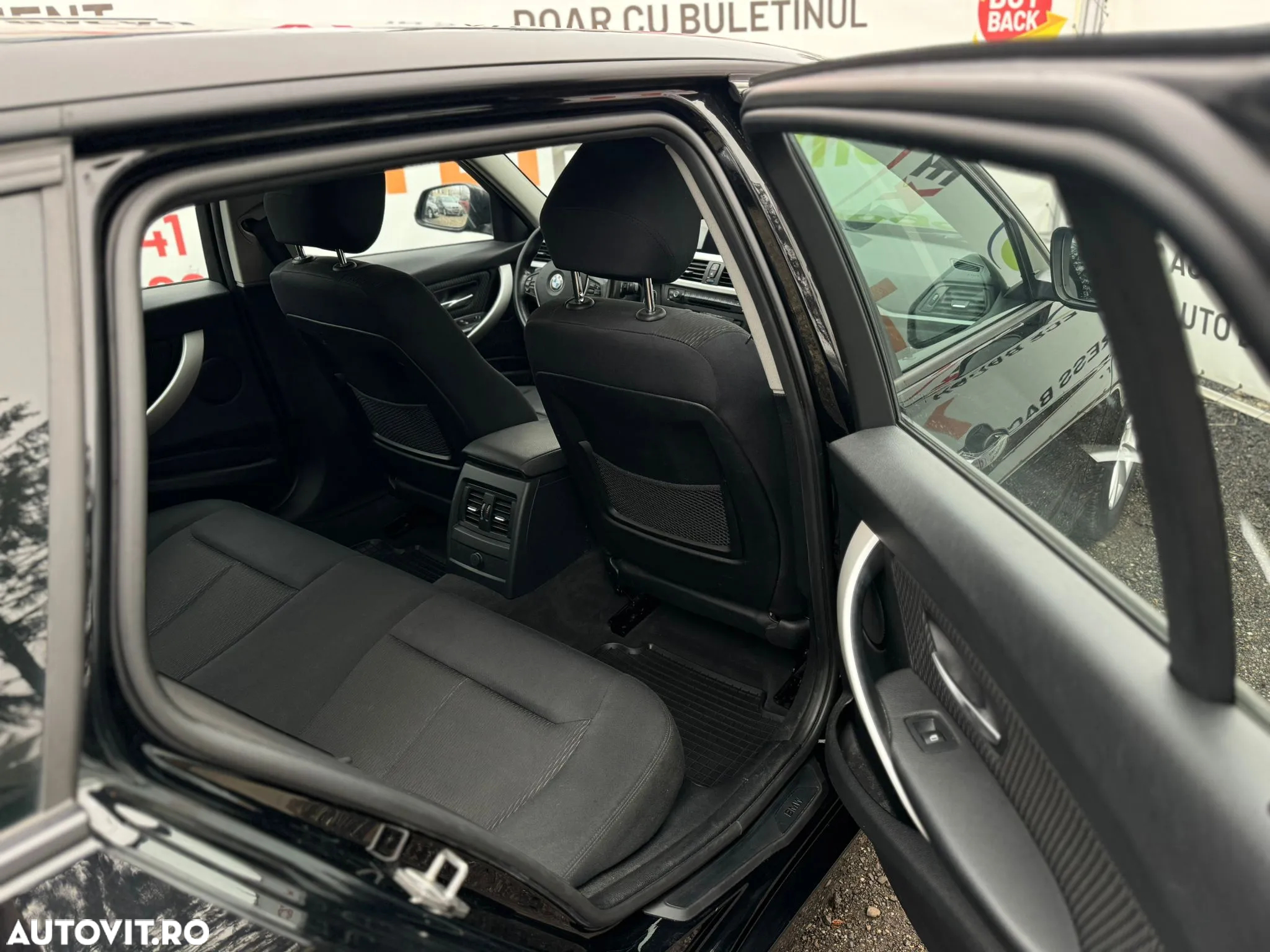 BMW Seria 3 320d DPF Touring Aut. - 27